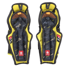 Load image into Gallery viewer, CCM AS-V Pro Youth Shin Guards
